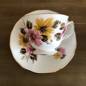 Vtg Royal Vale teacup & saucer set
